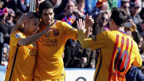 Levante-Barcellona 0-2: autogol di Navarro e Suarez, blaugrana di nuovo in testa alla Liga