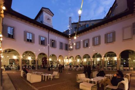 Momenti di felicità a Milano: l’aperitivo nel Chiostro del Piccolo Teatro