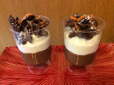 MOUSSE FONDENTE ALL’ARANCIA CON PANNA E CEREALI CROCCANTI