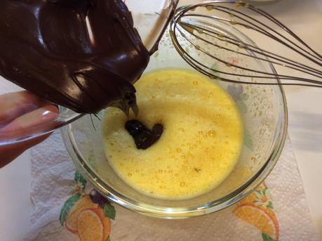 MOUSSE FONDENTE ALL’ARANCIA CON PANNA E CEREALI CROCCANTI