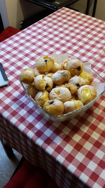 Frittelle veneziane ripiene alla crema