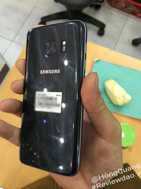 Samsung Galaxy S7 appare finalmente in foto! Molti dettagli confermati!