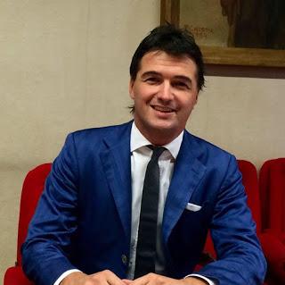 PAVIA. A sorpresa, grande l'adesione al Corso di ANDI Pavia 2016 su salute ed estetica. Soddisfatto il presidente Colombo.