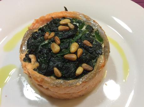 TORTINO DI SALMONE CON GAMBERI SPINACI E PINOLI