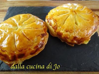 Pithiviers salati con pollo e cappone al curry