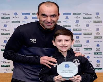 (VIDEO)L'Everton consegna il premio ''Goal of the Month'' a George Shaw, il giovane tifoso che ha commosso il web