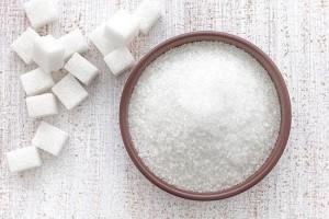Zucchero bianco raffinato: fa male?