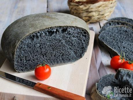 Pane al carbone vegetale con lievito madre