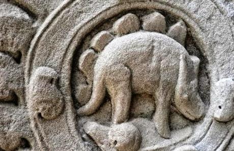 Uomini e dinosauri contemporanei? Un fossile inquieta i ricercatori