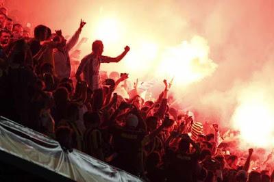 (VIDEO)Fenerbahçe party! Loud singing by Turkish football supporters