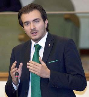 COLLEGNO (to). Riccardo Molinari batte Gianna Gancia per un centinaio di voti ed è il nuovo segretario della Lega Piemonte.