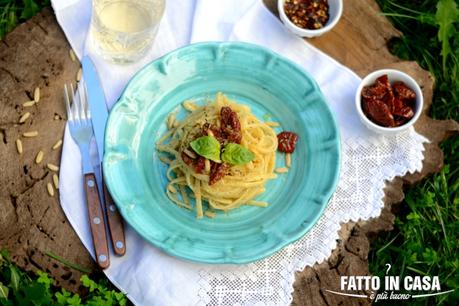 Linguine con Pomodori Secchi e Tarallo 