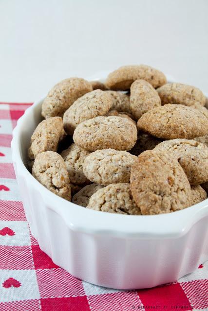 Biscottini con granella di mandorle / Cookies with chopped almonds