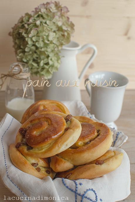 PAIN AUX RAISIN – GIRELLE CON UVETTA E CREMA