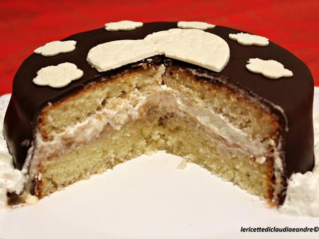 Torta al cocco con pasta di zucchero al cacao