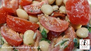 Insalata rapida salva pranzo, fagioli pomodorini e semi di girasole