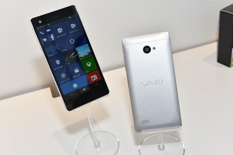 VAIO Phone Biz: SoC Snapdragon 617 e scocca in metallo - Anteprima