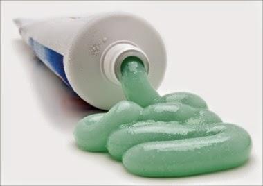 Dentifrici: ecco le sostanze nemiche della salute