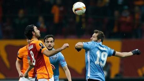 Europa League: prezioso pareggio per la Lazio, dilaga il Valencia, Liverpool a reti bianche contro l’Augsburg