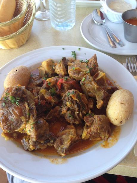 Oggi vi porto con me a visitare Ajuy, con le  sue grotte ed il suo mare con sabbia vulcanica. Poi naturalmente tutti a pranzo.