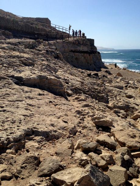 Oggi vi porto con me a visitare Ajuy, con le  sue grotte ed il suo mare con sabbia vulcanica. Poi naturalmente tutti a pranzo.