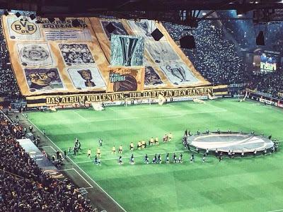 (VIDEO) Spettacolare coreografia del Muro Giallo vs Porto - UEFA Europa League 18.2.2016 #BVB #UEL