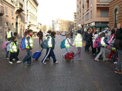PAVIA. Sport e Pedibus: l’Edimes Pavia accompagna i bambini della Carducci.