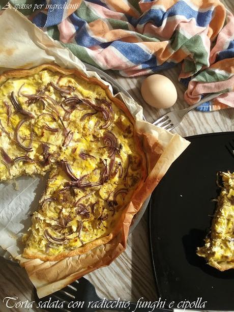 Torta salata con radicchio, funghi e cipolla