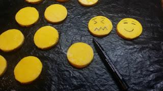 MANGIA CIO' LEGGI biscotti emoticon ispirati 