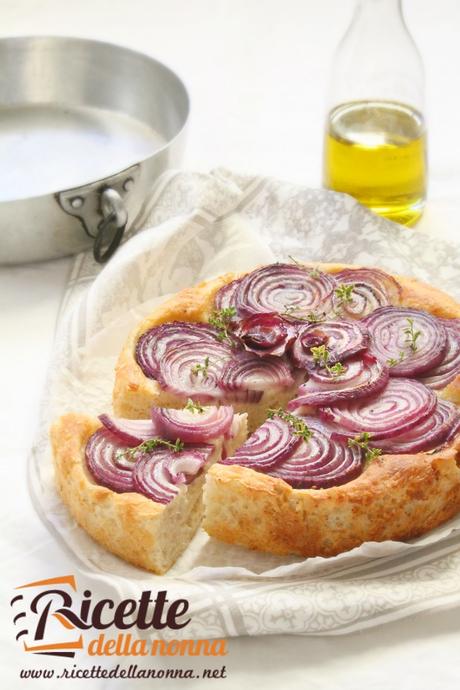 Focaccia senza impasto con cipolle