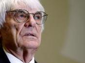 Ecclestone: peggiore Formula sempre. cartelli Mercedes Ferrari illegali”