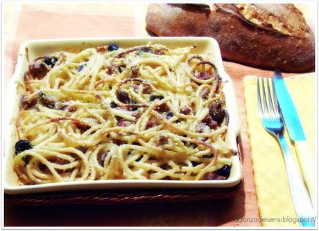 Spaghetti al forno con salsiccia al mirto