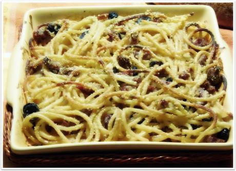 Spaghetti al forno con salsiccia al mirto