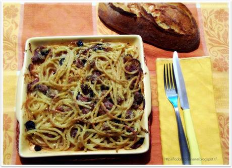 Spaghetti al forno con salsiccia al mirto