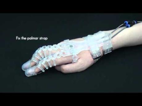 Exo-Glove Poly: il guanto robotico per i disabili