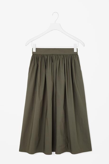 Abbiamo lasciato la saliva sulla nuova collezione di COS