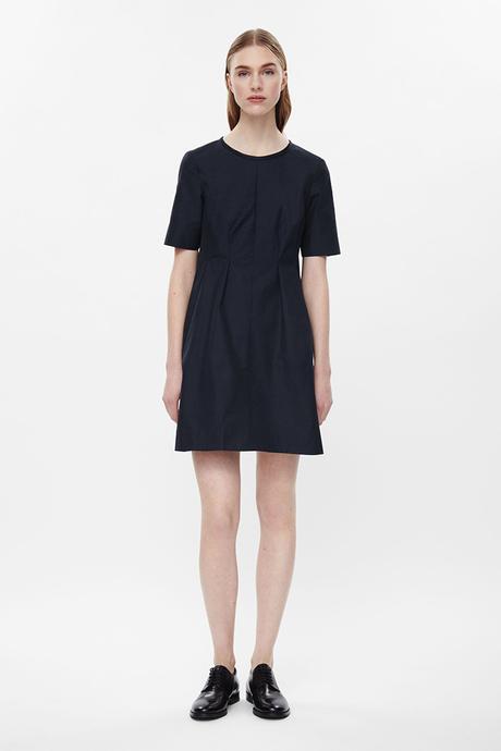 Abbiamo lasciato la saliva sulla nuova collezione di COS