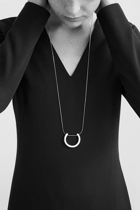 Abbiamo lasciato la saliva sulla nuova collezione di COS