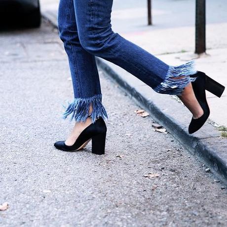 Trend: Jeans con le frange per spazzare i marciapiedi