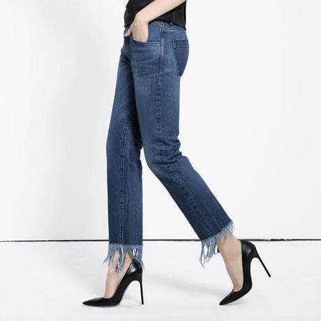 Trend: Jeans con le frange per spazzare i marciapiedi