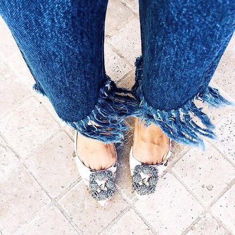 Trend: Jeans con le frange per spazzare i marciapiedi
