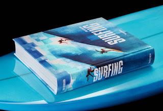 Storia completa per immagini dello sport e della cultura del surfing