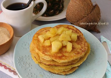 Pancake con latte di cocco e ananas sciroppato