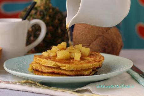 Pancake con latte di cocco e ananas sciroppato