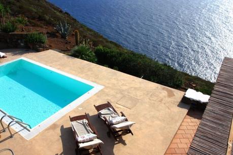 Pantelleria, l’isola lunare: dai dammusi alle baie incontaminate