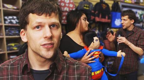 Batman v Superman: chi vincerà? Jesse Eisenberg vi sfida per una buona causa