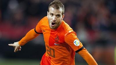 Van der Vaart: vicino al Santos