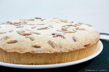 Torta con i pinoli alla ligure