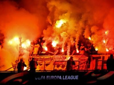 (VIDEO)BVB fans pyro away vs Porto, UEL 25.2.2016