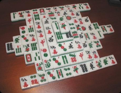 MahJong è una variante per una persona del gioco da tavolo omonimo cinese.